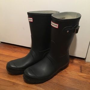 Matte black HUNTER short rain boots sz 8